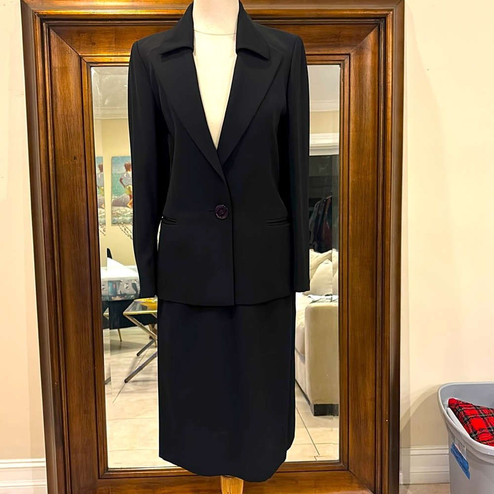 SALVATORE FERRAGAMO 2 Pc Skirt & Jacket Suit Black 100% Wool Sz.10 Italy